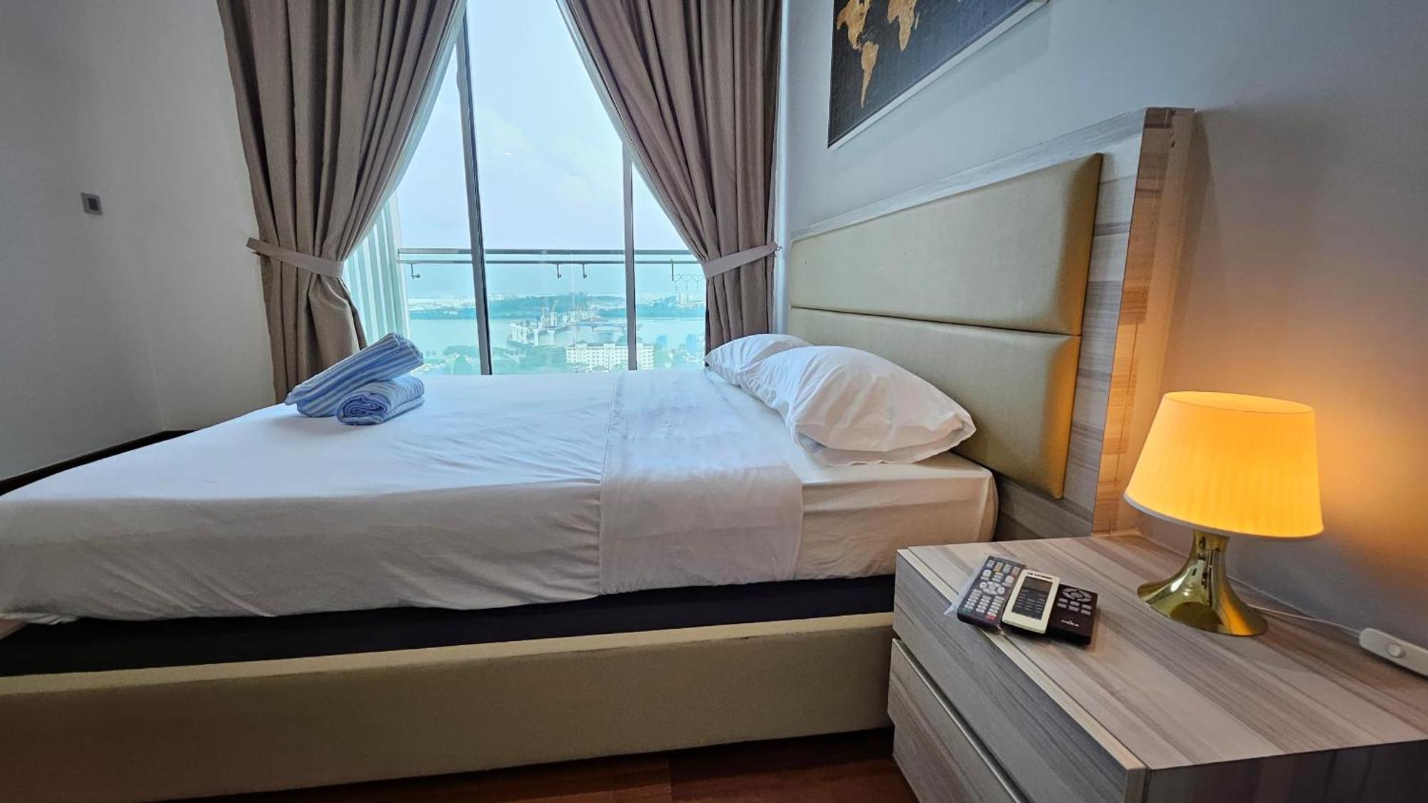 Paragon Suites Studios With Private Jacuzzi Near Ciq Rts Johor Bahru Buitenkant foto