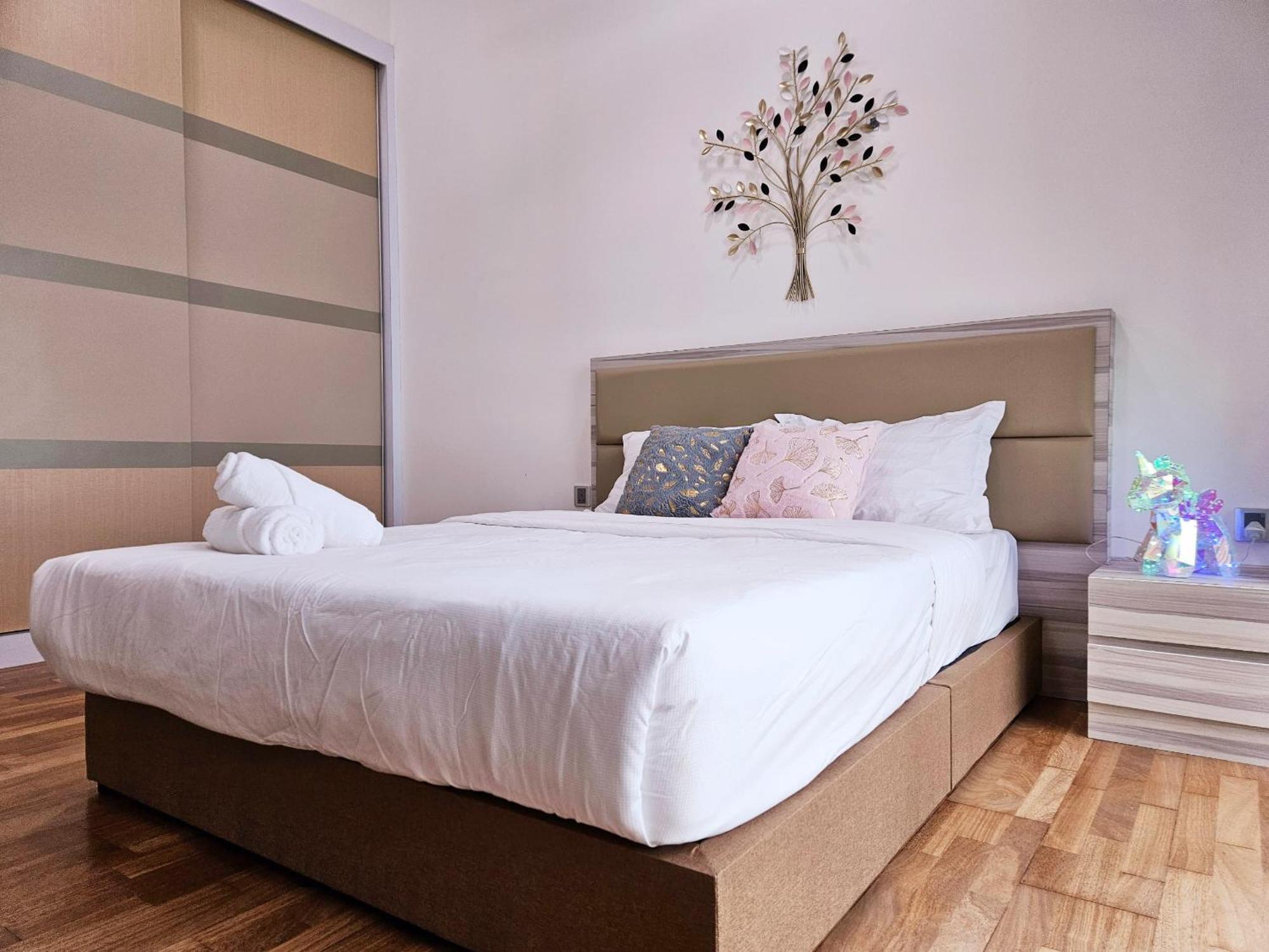 Paragon Suites Studios With Private Jacuzzi Near Ciq Rts Johor Bahru Buitenkant foto
